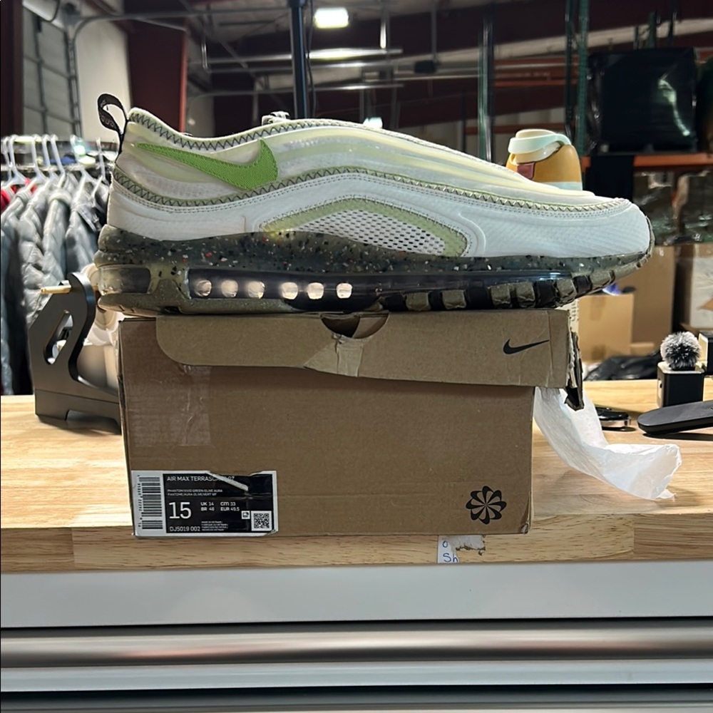 Nike White and Green Sneakers